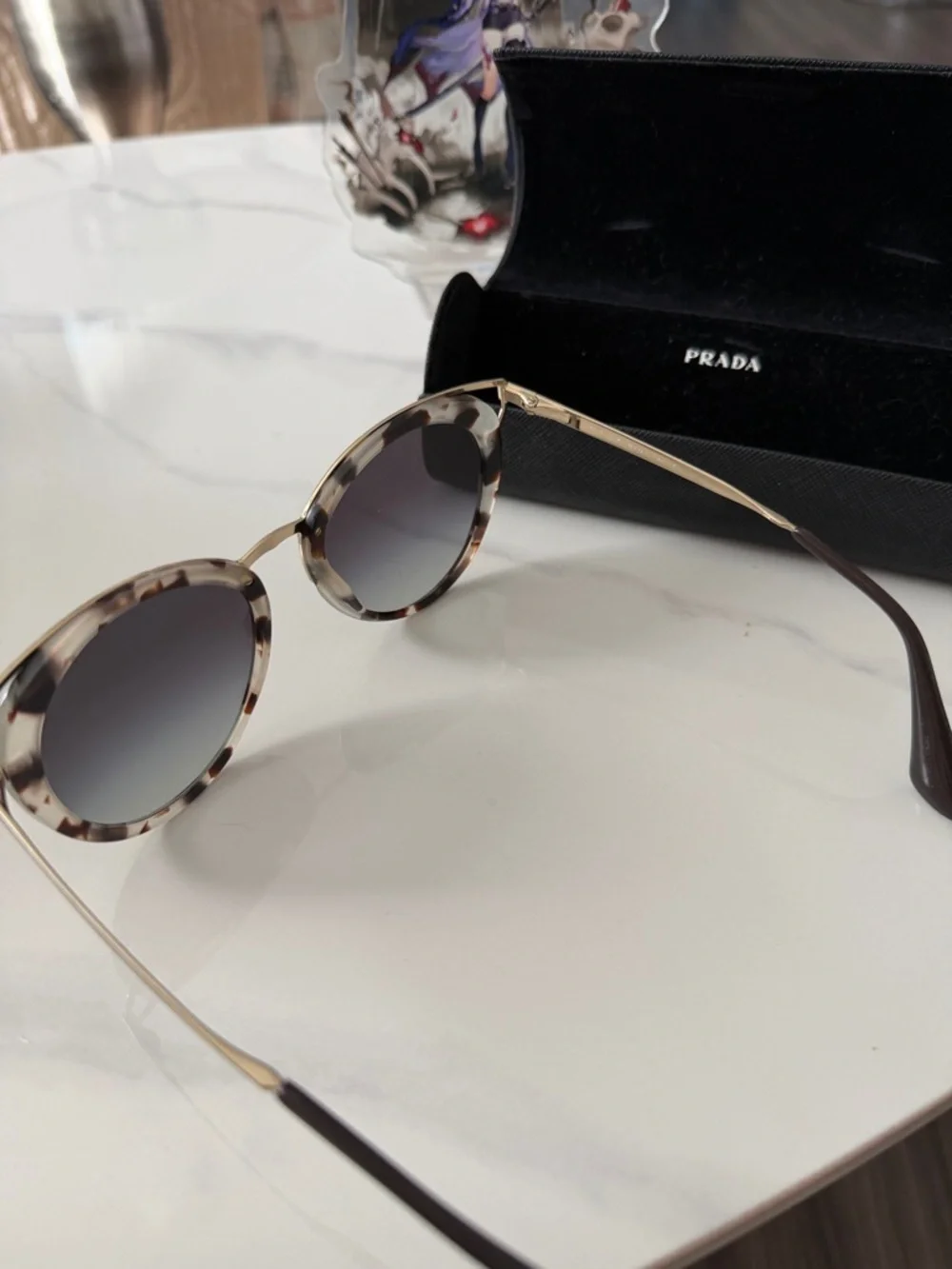Authentic Prada Tortoiseshell Round Sunglasses Gold Accent Frame - Picture 6 of 15